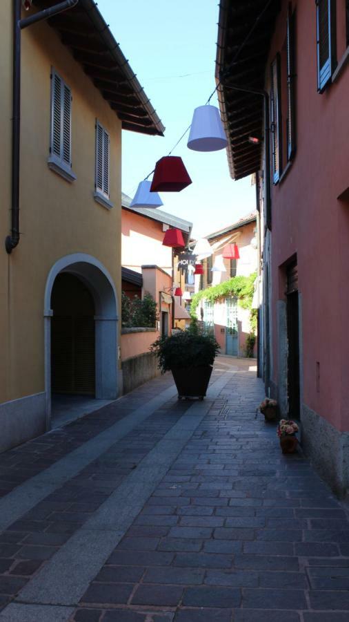 Ferienwohnung Monolocale Nel Centro Storico Di Sesto Calende Exterior foto